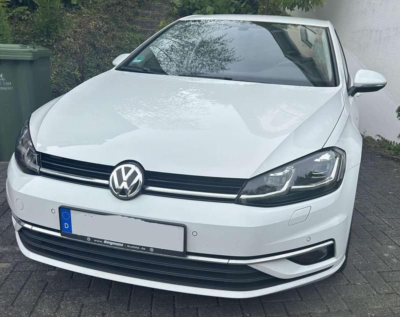 Weiß Gebraucht 2019 VW Golf VII Join Limousine | 16.400 € (Fairer Preis) - Bild 1/4