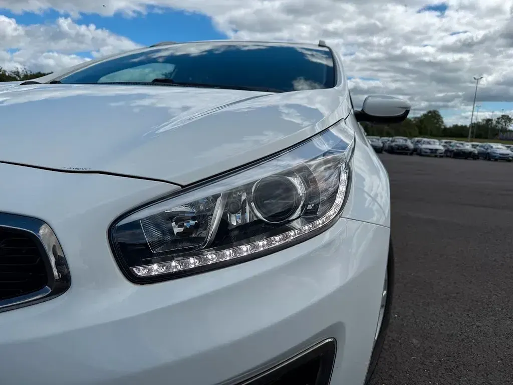 Gebraucht Kia Ceed Spirit 136 PS (100 kW) 2017 Weiß Kleinwagen