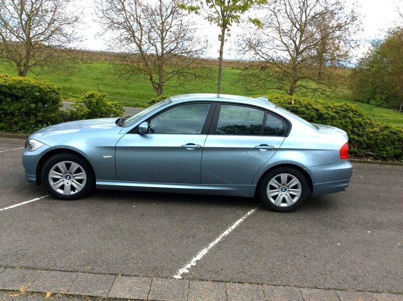 Blau Gebraucht 2011 BMW 318 Limousine | 6.550 € (Fairer Preis) - Bild 1/4