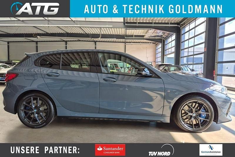 Grau Gebraucht 2020 BMW M135 M Performance Kleinwagen | 32.950 € (Fairer Preis) - Bild 1/4