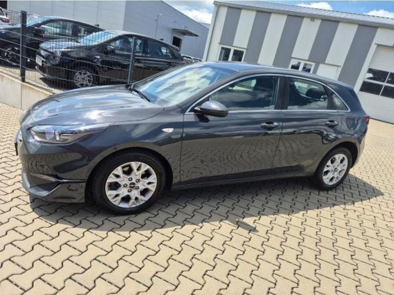 Gebraucht Kia Ceed Vision 160 PS (117 kW) 2023 Pentametal met Kleinwagen