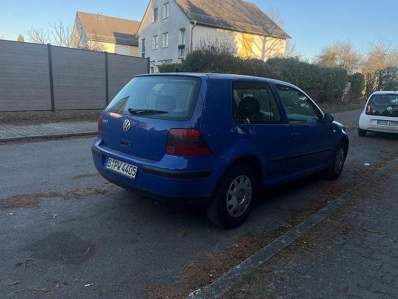 Gebraucht VW Golf IV Basis 74 PS (54 kW) 2001 Blau Limousine