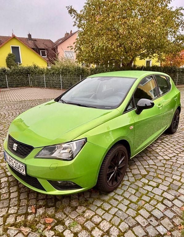 Grün Gebraucht 2015 Seat Ibiza Sun Limousine | 8.000 € (Fairer Preis) - Bild 1/4