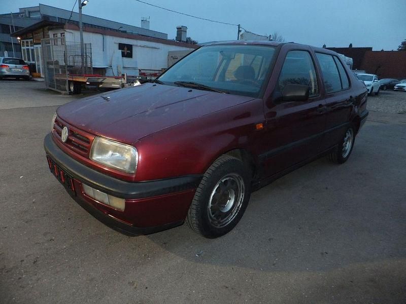 Gebraucht VW Vento 90 PS (66 kW) 1994 Violett Limousine
