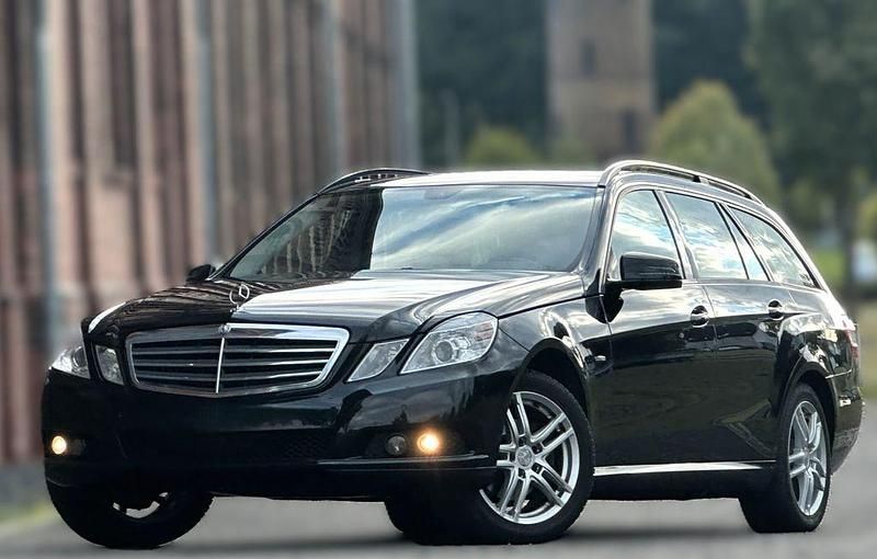 Obsidianschwarz metalliclack Gebraucht 2010 Mercedes E200 Kombi | 8.710 € (Fairer Preis) - Bild 1/4