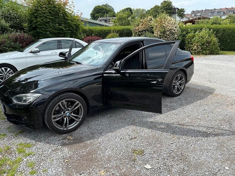 Gebraucht BMW 325 M Sport 218 PS (160 kW) 2014 Schwarz Limousine