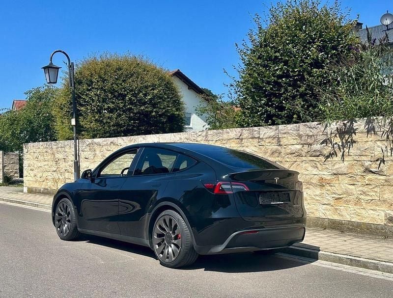 Schwarz Gebraucht 2022 Tesla Model Y Performance SUV | 39.250 € (Guter Preis) - Bild 1/4
