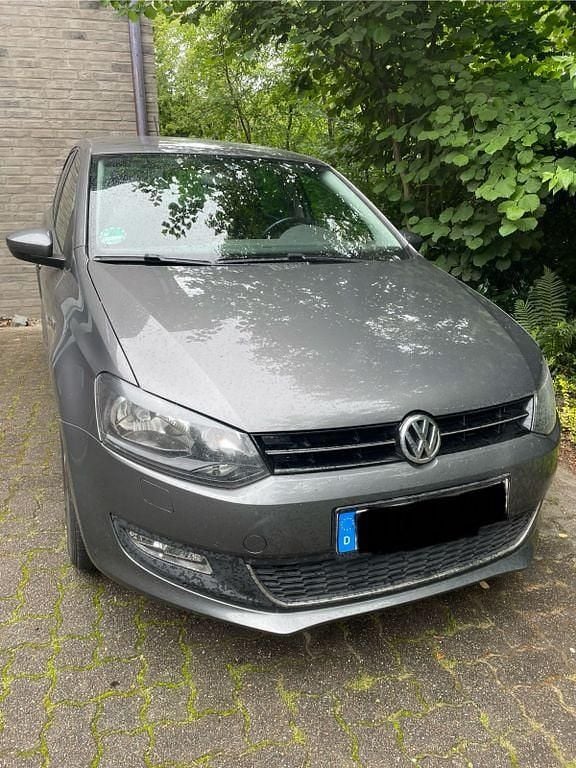 Grau Gebraucht 2013 VW Polo Life Limousine | 5.600 € (Guter Preis) - Bild 1/4
