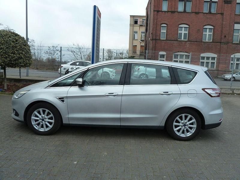 Gebraucht Ford S-MAX Titanium 179 PS (131 kW) 2017 Silber Van / Kleinbus