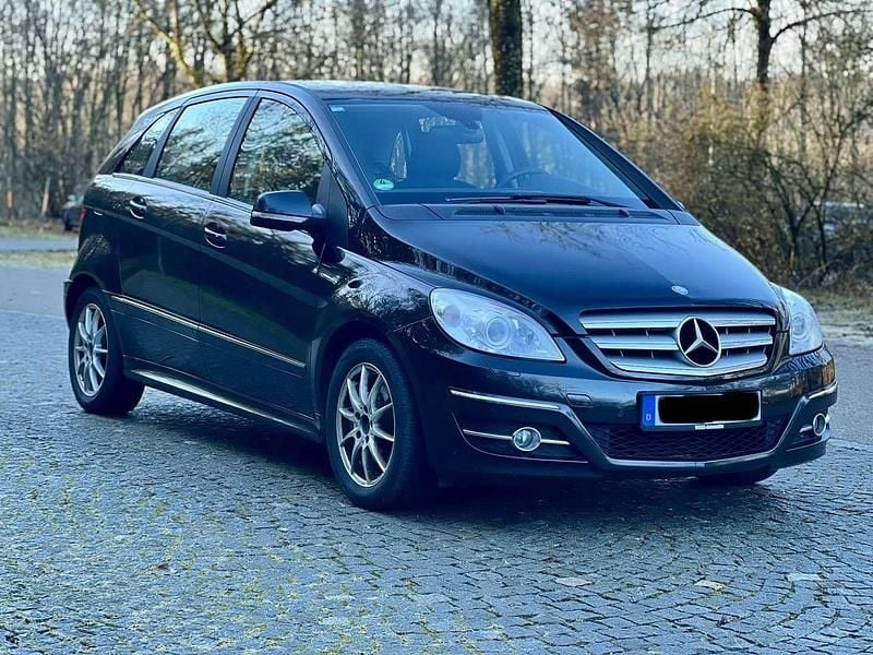 Gebraucht Mercedes B200 193 PS (141 kW) 2009 Kosmosschwarz  metalliclack Van / Kleinbus
