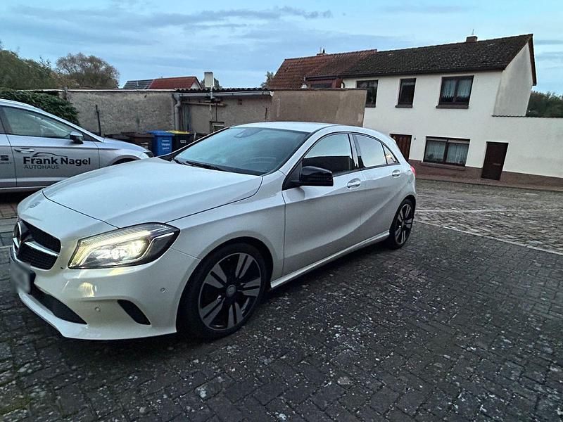 Gebraucht Mercedes A200 136 PS (100 kW) 2017 Weiß Limousine