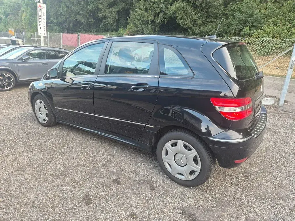 Gebraucht Mercedes B180 109 PS (80 kW) 2010 Schwarz Van / Kleinbus