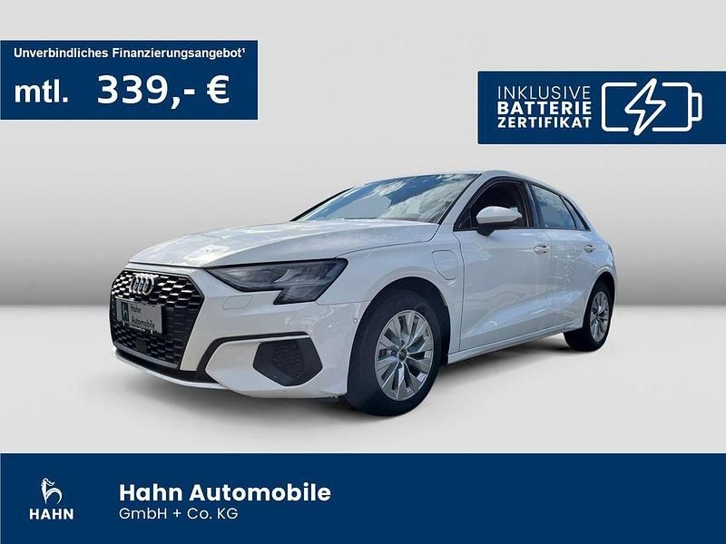 Weiß Gebraucht 2023 Audi A3 Sportback e-tron Basis Kleinwagen | 24.930 € (Guter Preis) - Bild 1/3