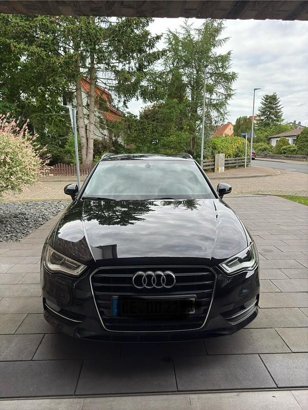 Schwarz Gebraucht 2014 Audi A3 Sportback Kombi | 12.999 € - Bild 1/4