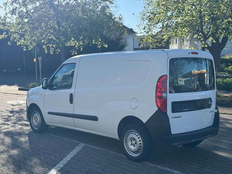 Second-hand Opel Combo 95 CP (69 kW) 2018 Alb Monovolum