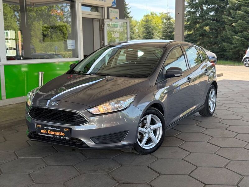 Braun Gebraucht 2015 Ford Focus Trend Limousine | 7.990 € (Fairer Preis) - Bild 1/3