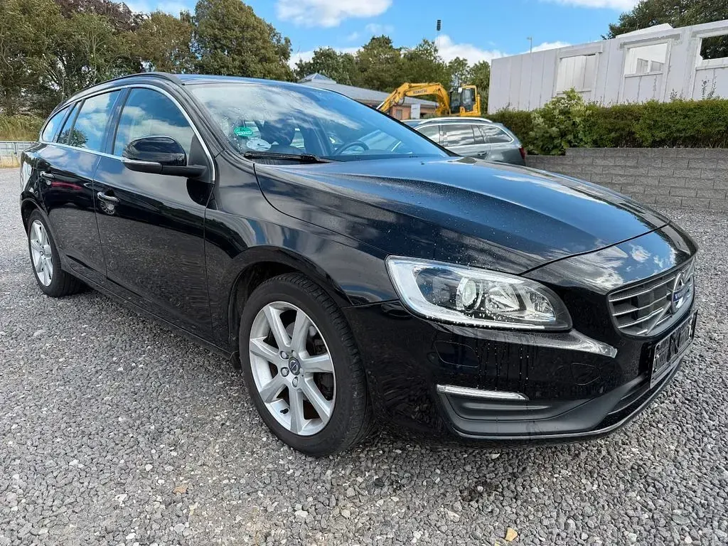 Gebraucht Volvo V60 Momentum 190 PS (139 kW) 2018 Schwarz Kombi