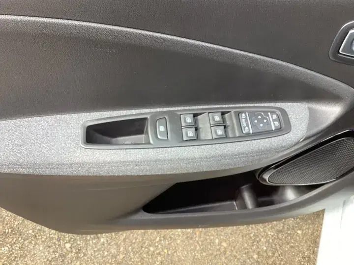 Gebraucht Renault Zoe Techno 100 kW (136 PS) 2022 Blanc glacier Kleinwagen