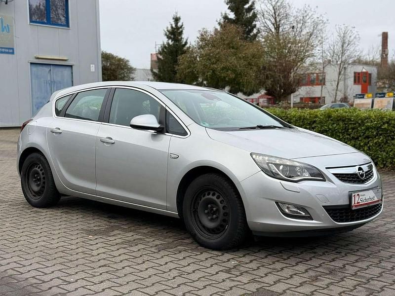 Silber Gebraucht 2011 Opel Astra Sport Limousine | 5.800 € (Fairer Preis) - Bild 1/2