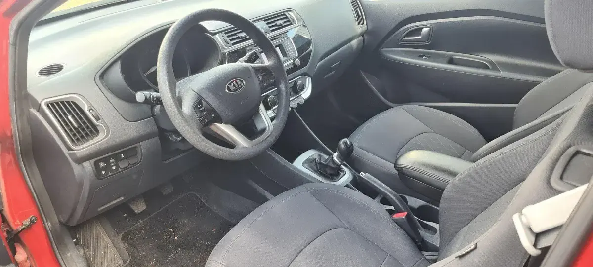 Gebraucht Kia Rio Edition 7 109 PS (80 kW) 2015 Rot Kleinwagen