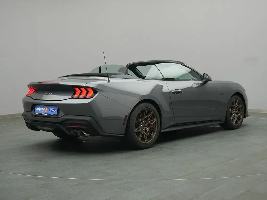 Neu Ford Mustang GT 446 PS (328 kW) 2026 Grau Cabrio