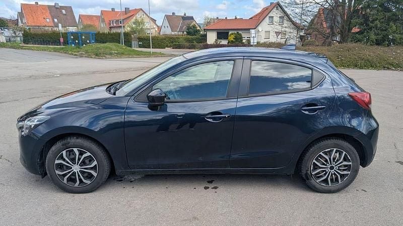 Używany Mazda 2 Kizoku 90 KM (66 kW) 2018 Niebieski Sedan/Limuzyna