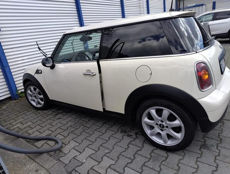 Gebraucht Mini ONE 75 PS (55 kW) 2009 Weiß Kleinwagen