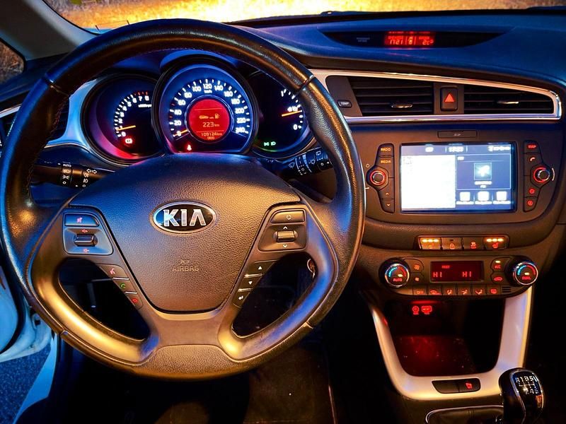 Gebraucht Kia Ceed 136 PS (100 kW) 2018 Weiß Kleinwagen