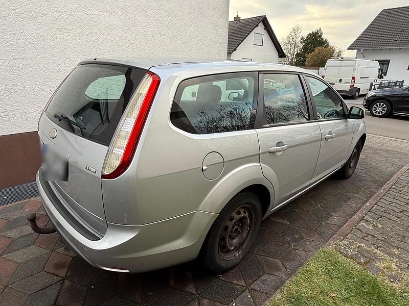 Gebraucht Ford Focus Ambiente 109 PS (80 kW) 2008 Grau Kombi