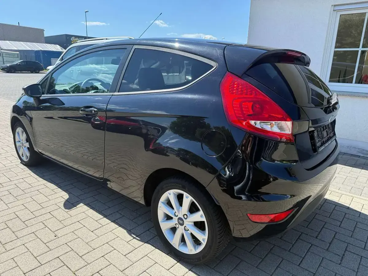 Gebraucht Ford Fiesta Trend 82 PS (60 kW) 2011 Pantherschwarz metallic Kleinwagen