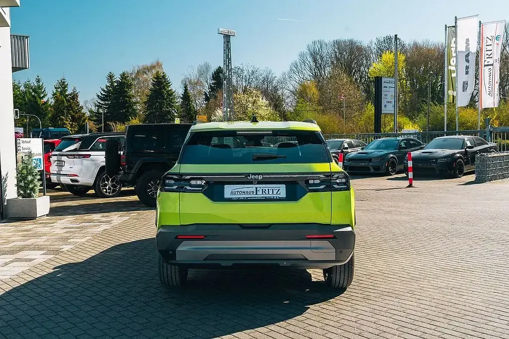 Neu Jeep Compass 145 PS (106 kW) 2026 Grün SUV