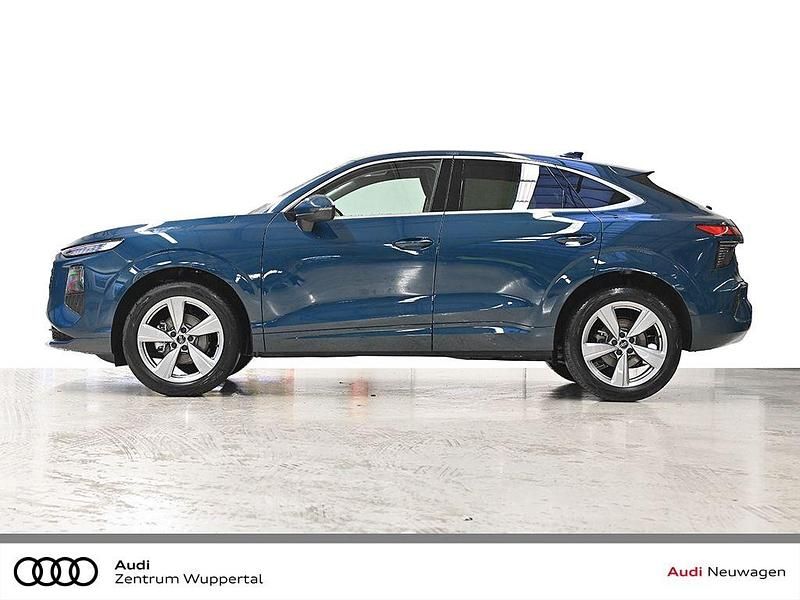 Neu Audi Q3 Sportback Sport 150 PS (110 kW) 2025 Grau SUV