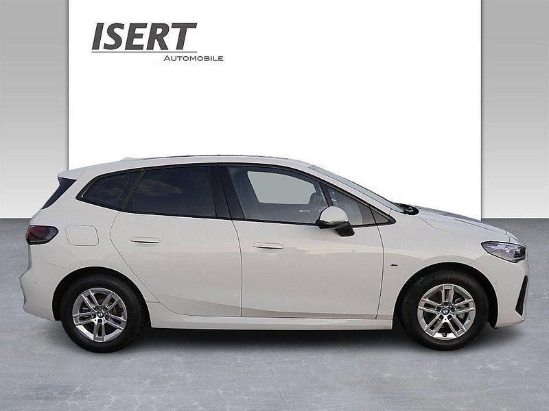 Gebraucht BMW 220 Active Tourer M Sport 170 PS (125 kW) 2023 Weiß Van / Kleinbus