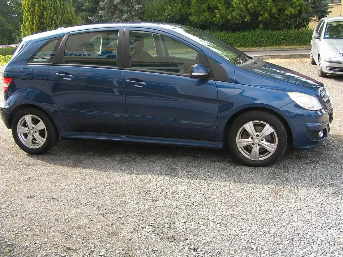 Gebraucht Mercedes B200 136 PS (100 kW) 2010 Blau Van / Kleinbus