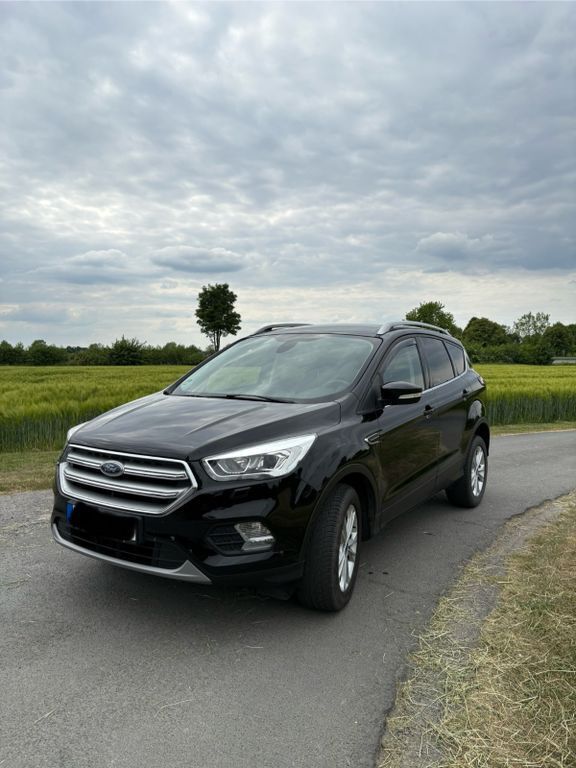 Schwarz Gebraucht 2018 Ford Kuga Titanium SUV | 14.550 € (Fairer Preis) - Bild 1/4
