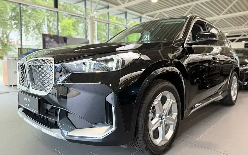 Neu BMW iX1 Luxury Line 150 kW (204 PS) 2026 Schwarz SUV
