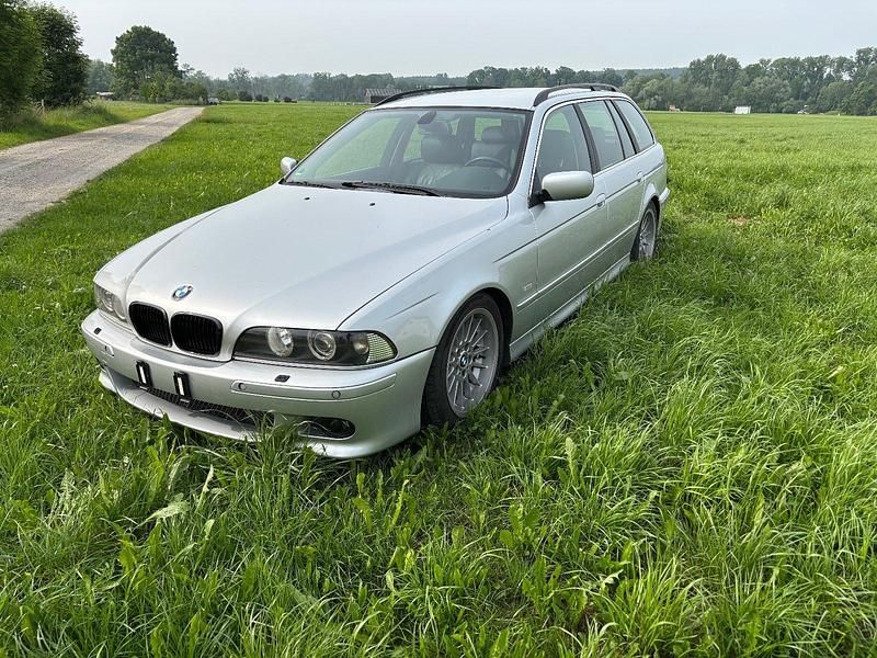 Silber Gebraucht 2000 BMW 530 Kombi | 6.750 € (Etwas zu teuer) - Bild 1/4