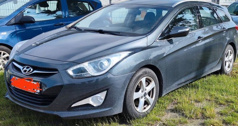 Grau Gebraucht 2012 Hyundai i40 Edition Kombi | 6.999 € (Guter Preis) - Bild 1/4