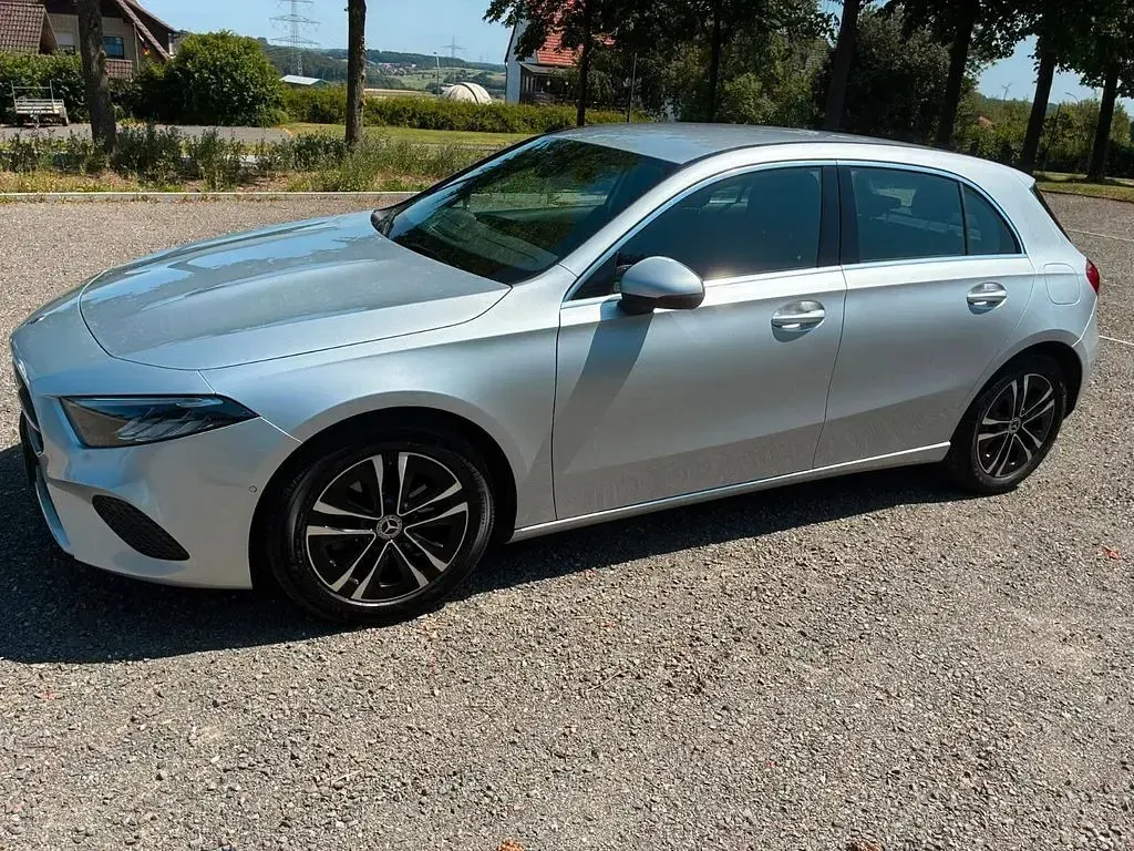 Gebraucht Mercedes A200 Advanced 163 PS (119 kW) 2023 Silber Limousine