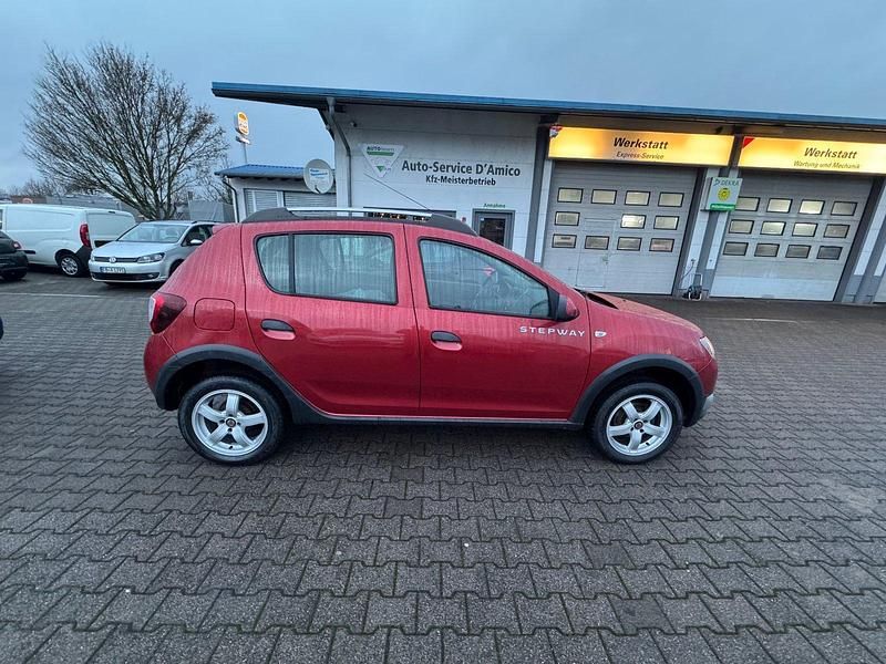 Gebraucht Dacia Sandero Stepway 90 PS (66 kW) 2016 Rot Limousine