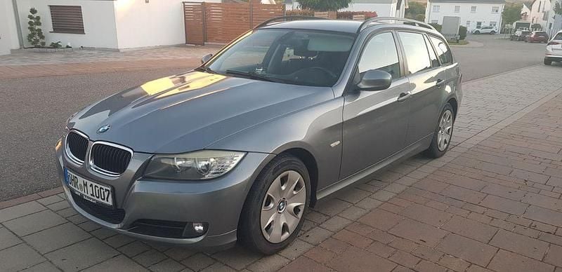 Grau Gebraucht 2009 BMW 318 Kombi | 2.950 € (Superpreis) - Bild 1/4