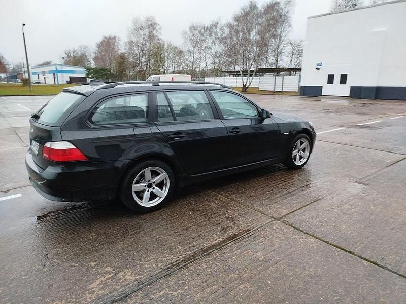 Schwarz Gebraucht 2010 BMW 530 Kombi | 4.900 € (Superpreis) - Bild 1/4