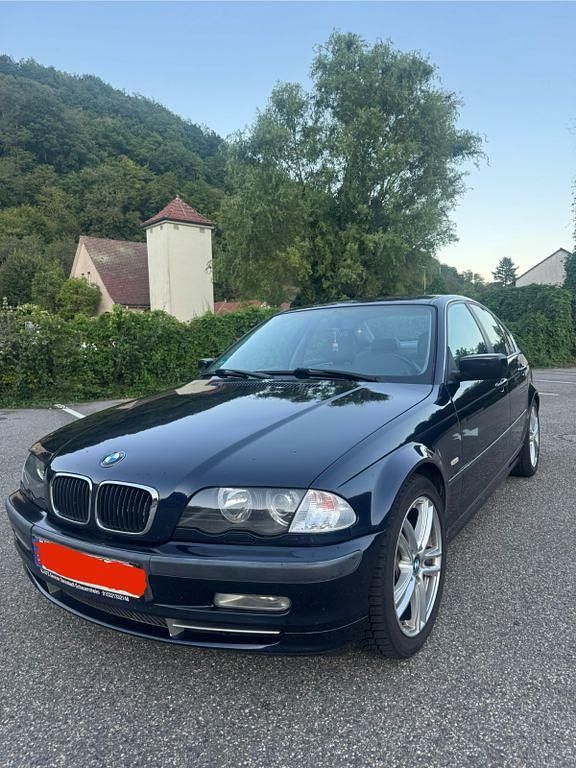 Blau Gebraucht 2001 BMW 330 Limousine | 5.900 € (Guter Preis) - Bild 1/4