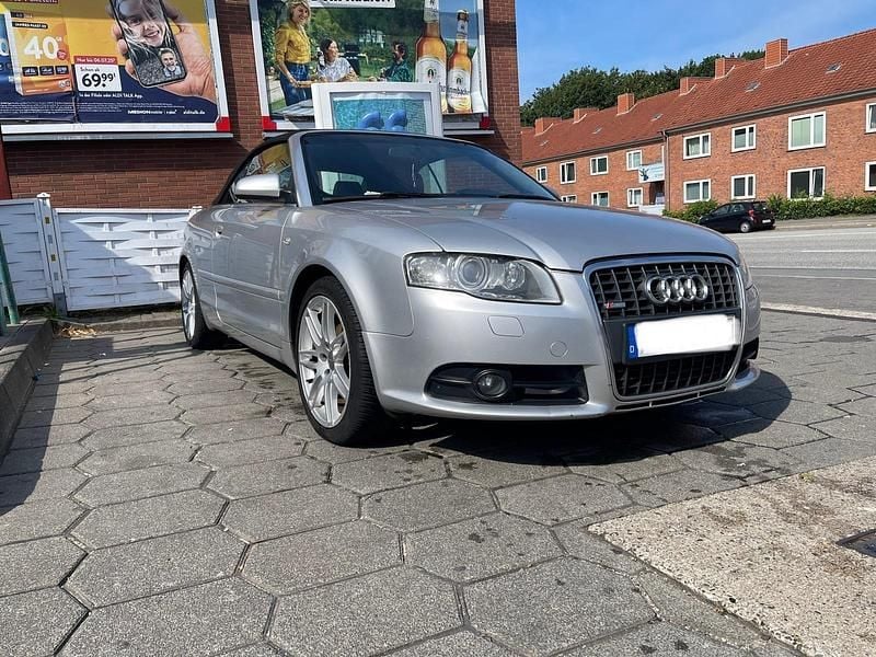 Silber Gebraucht 2009 Audi A4 Cabriolet S-Line Cabrio | 3.150 € - Bild 1/4