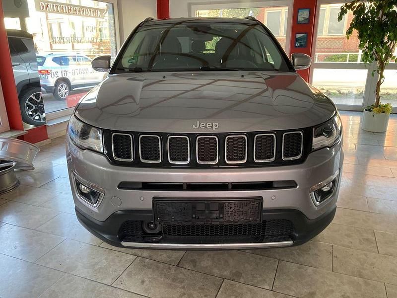 Gebraucht Jeep Compass Limited 170 PS (125 kW) 2018 Silber SUV