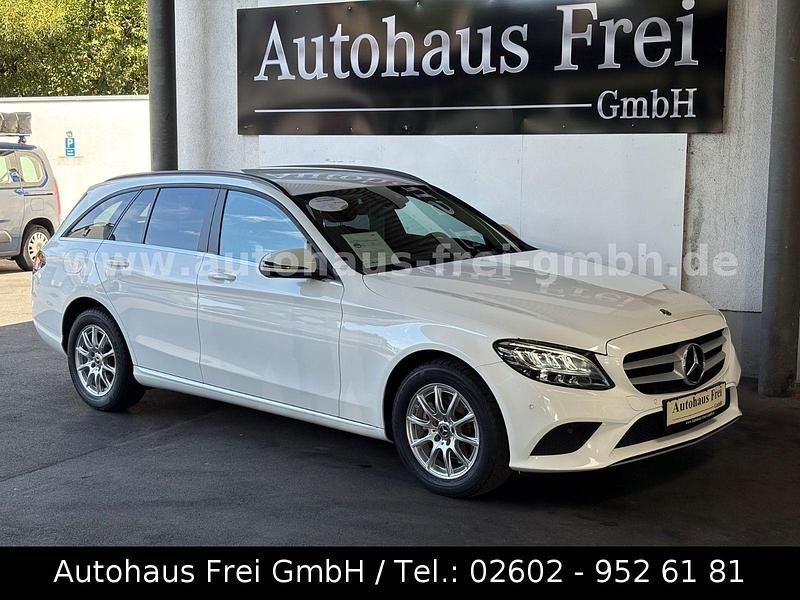 Weiß Gebraucht 2021 Mercedes C180 Limousine | 16.990 € (Superpreis) - Bild 1/3