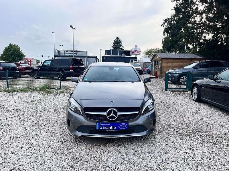 Gebraucht Mercedes A200 156 PS (114 kW) 2017 Mountaingrau  met. Kleinwagen