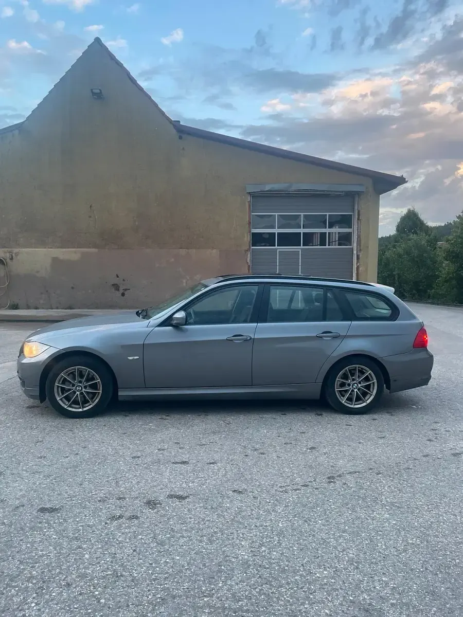 Gebraucht BMW 320 184 PS (135 kW) 2010 Grau Kombi