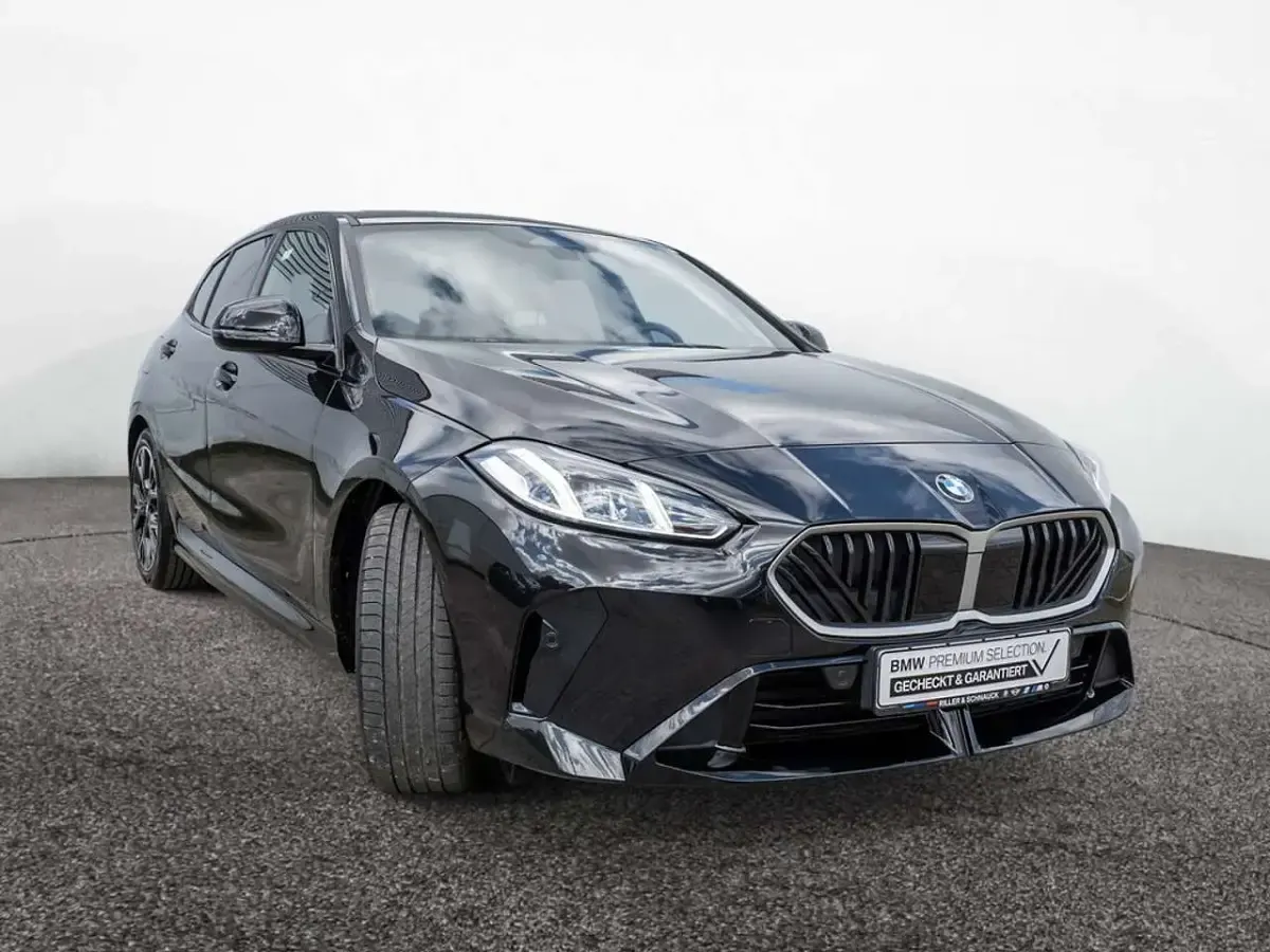 Gebraucht BMW 120 M Sport 156 PS (114 kW) 2026 Saphirschwarz Kleinwagen