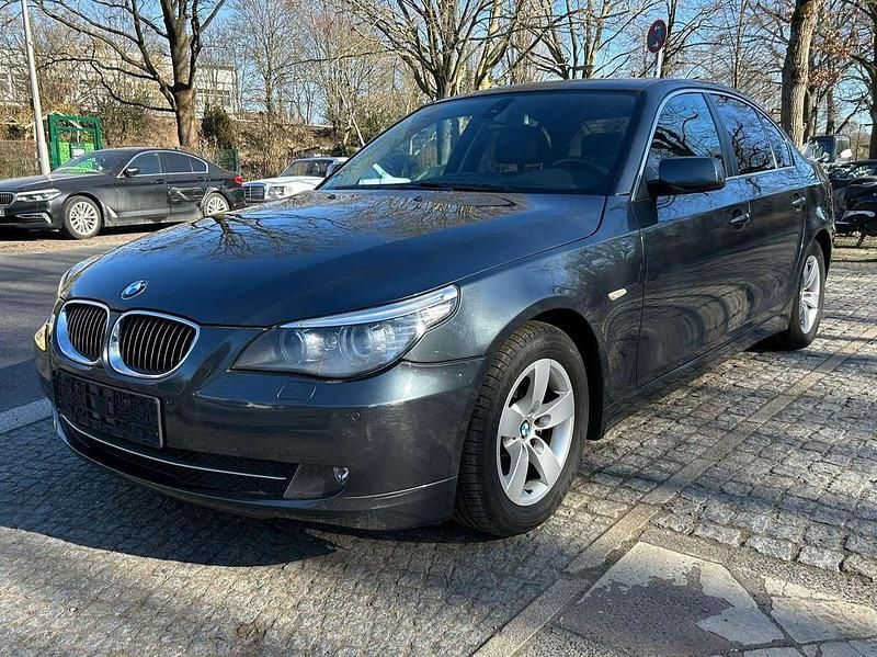 Gebraucht BMW 523 190 PS (139 kW) 2007 Platingrau metallic Limousine